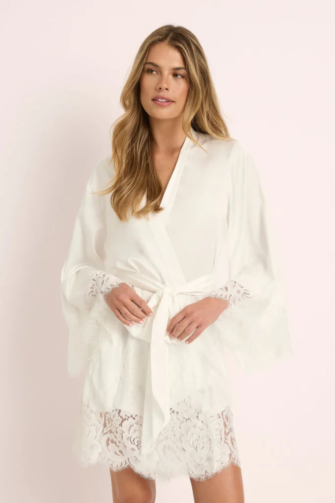 Aurelia Short Lace-Trim Satin Robe